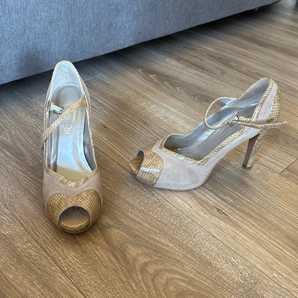 Elegant Beige and Gold Peep-Toe Heels